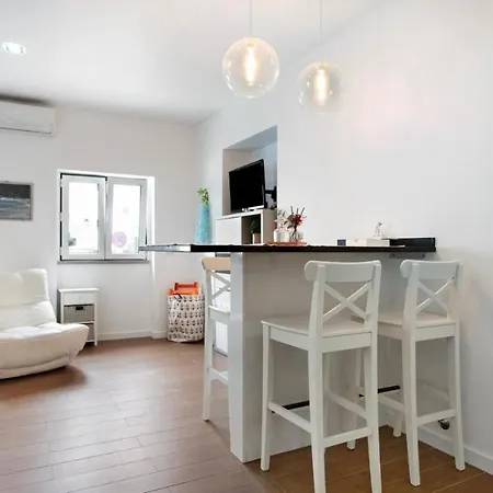 Edgewater Escape Apartment