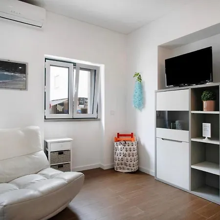 Edgewater Escape نازاريه